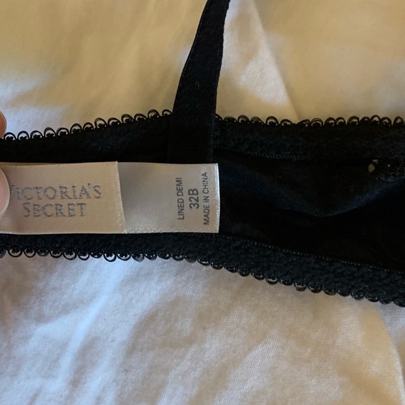 2 Very Sexy Beautiful Balconet and Lace VS Bras - Picture 3 of 12